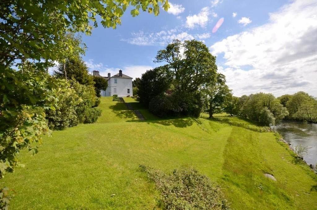 Aberhiriath Hall - The Old Georgian Manor House By The River Dyfi Cemmaes Esterno foto